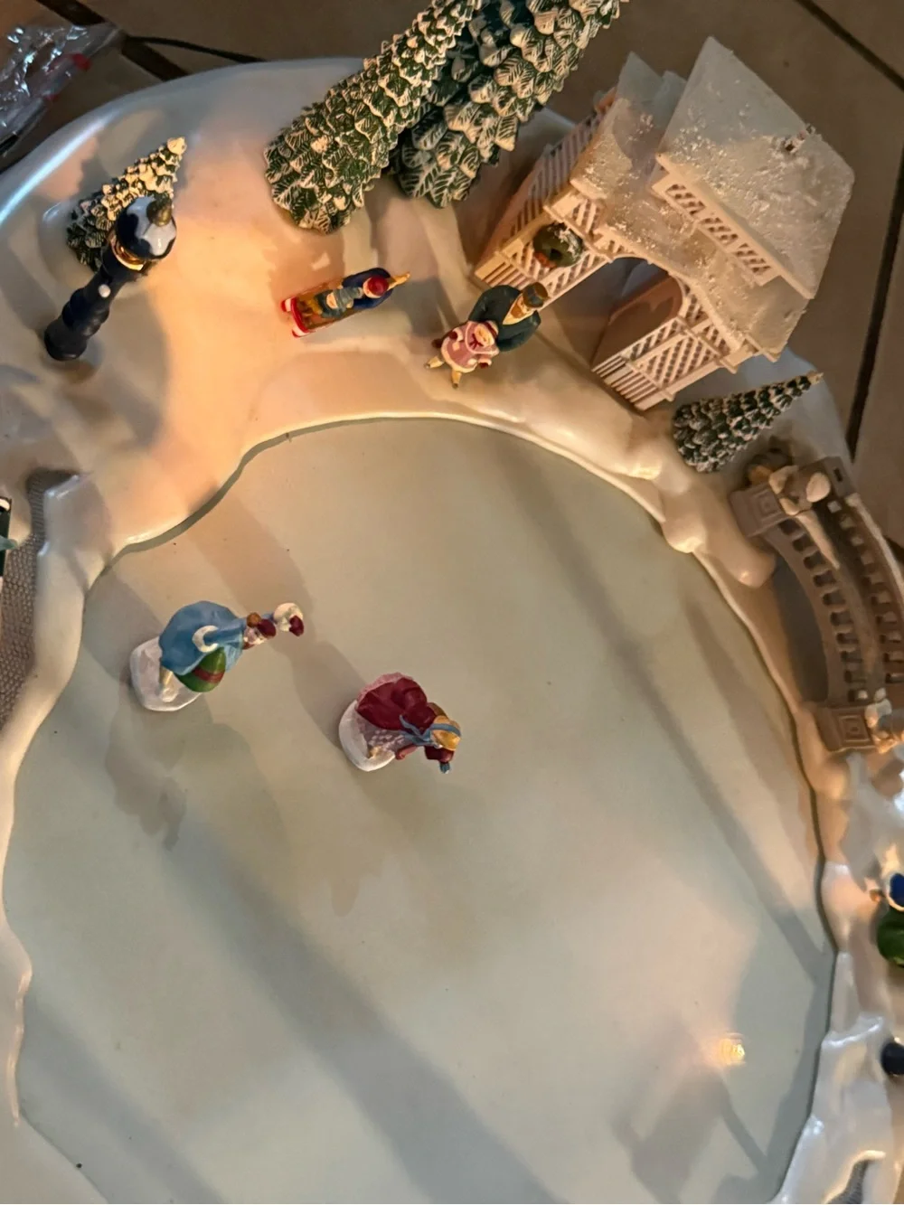 Holiday Skaters Skating Pond Lights Music Box WORKS Complete With Manual